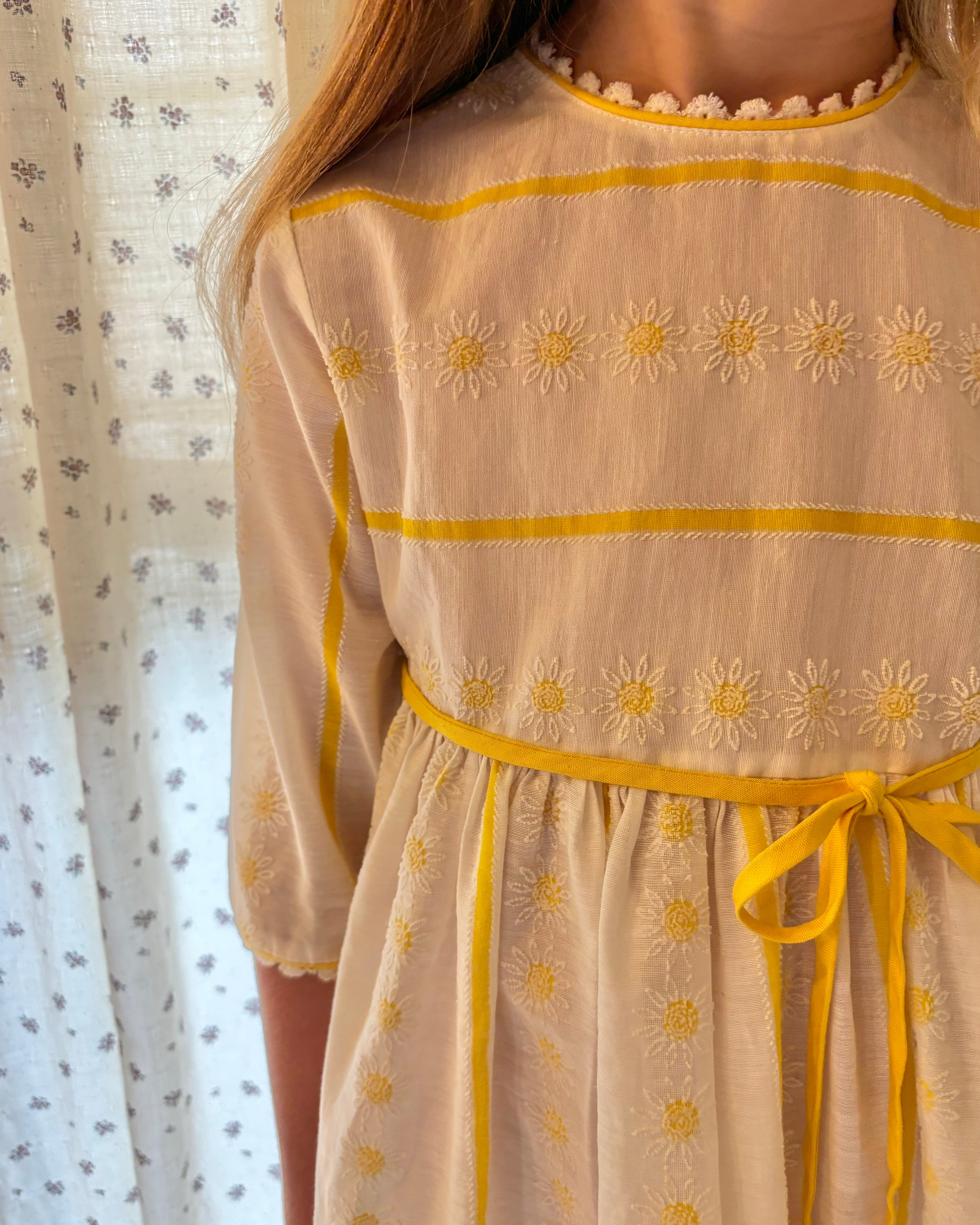 Vintage - 1990's Daisy Embroidered Dress 5-6Y
