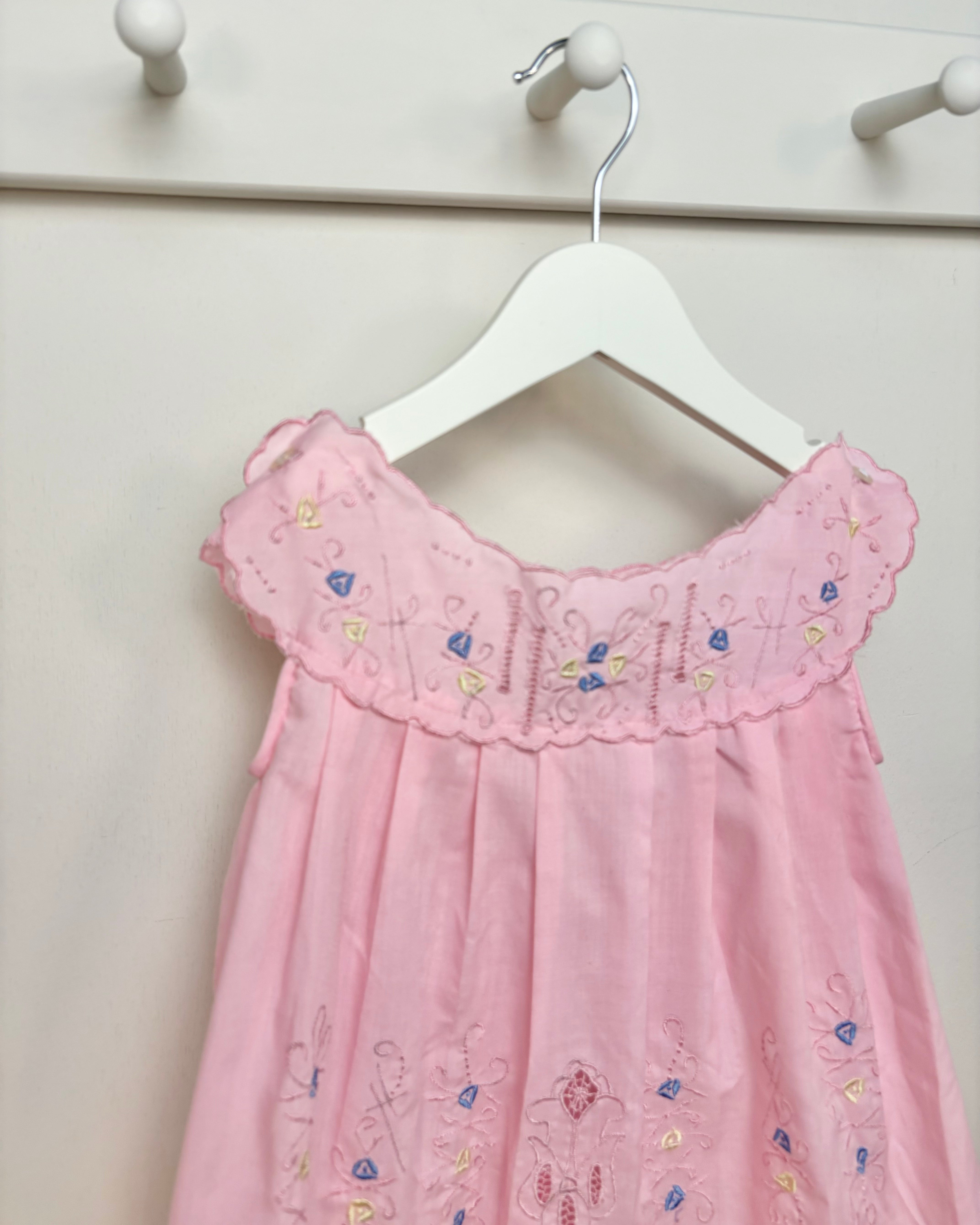 Vintage - Pink embroidered dress 3-4Y