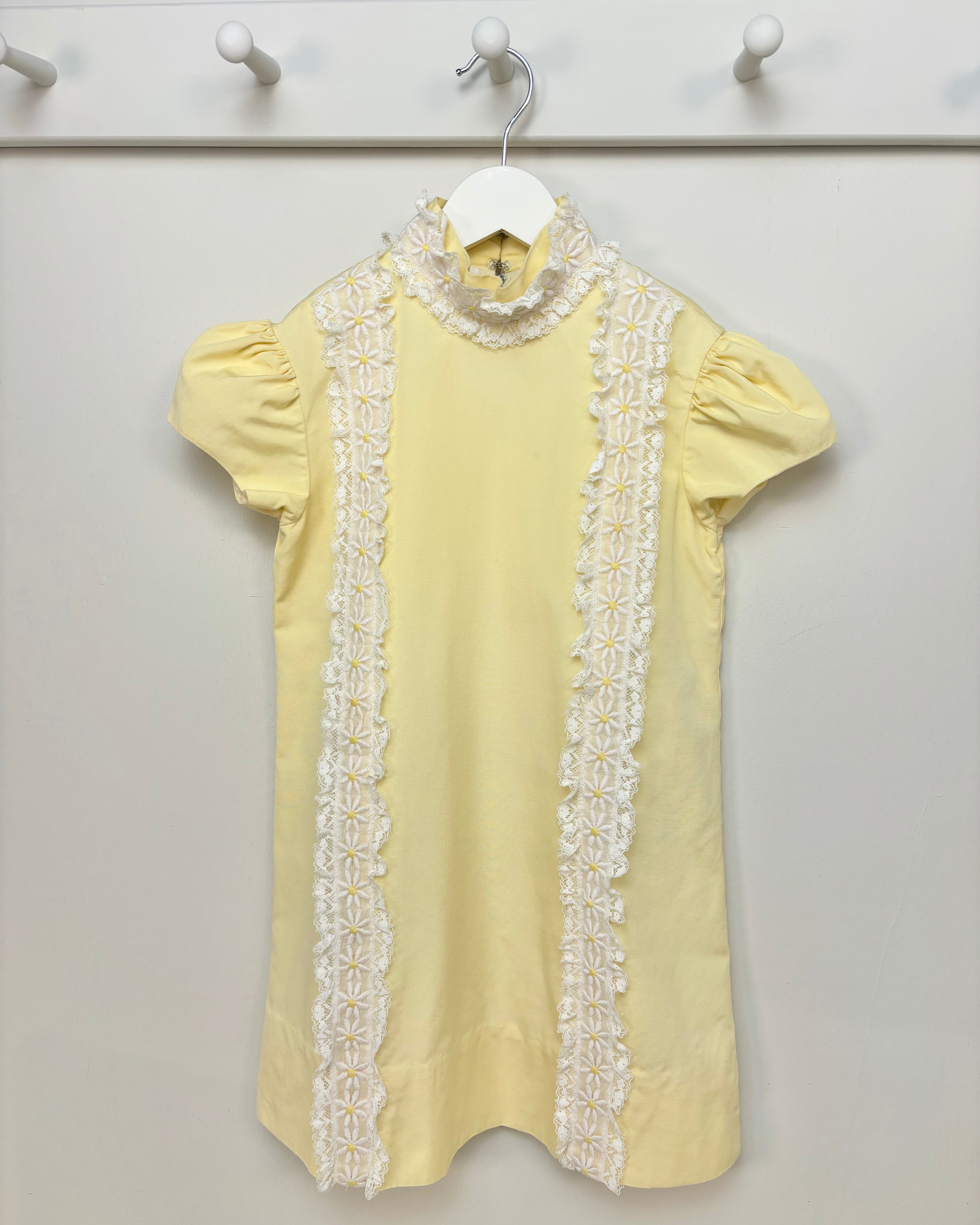 Vintage - 1960's Yellow Daisy Lace Dress 6Y
