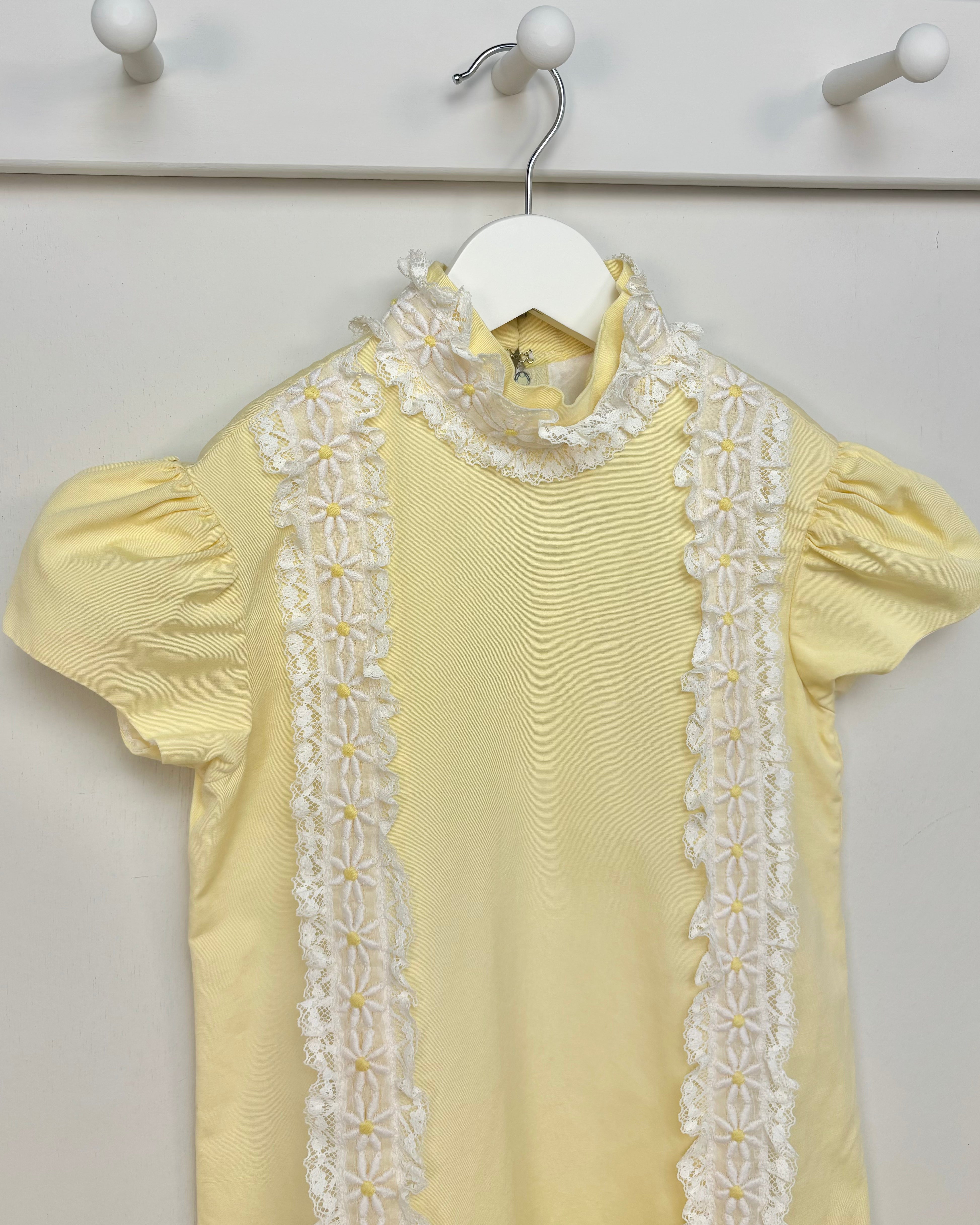 Vintage - 1960's Yellow Daisy Lace Dress 6Y