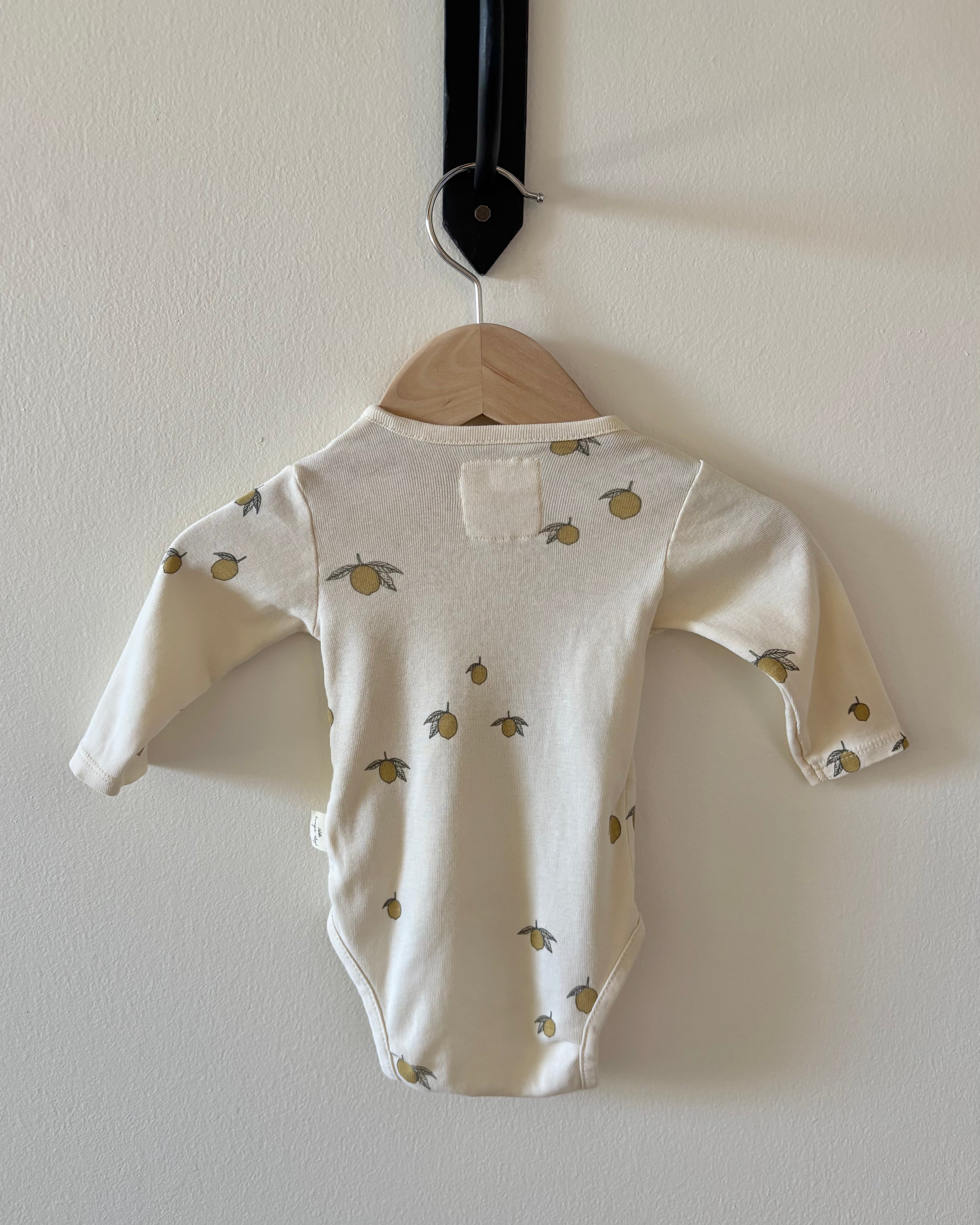 Konges Slojd - Lemon onsie + Cherry bib (set) 0-3M