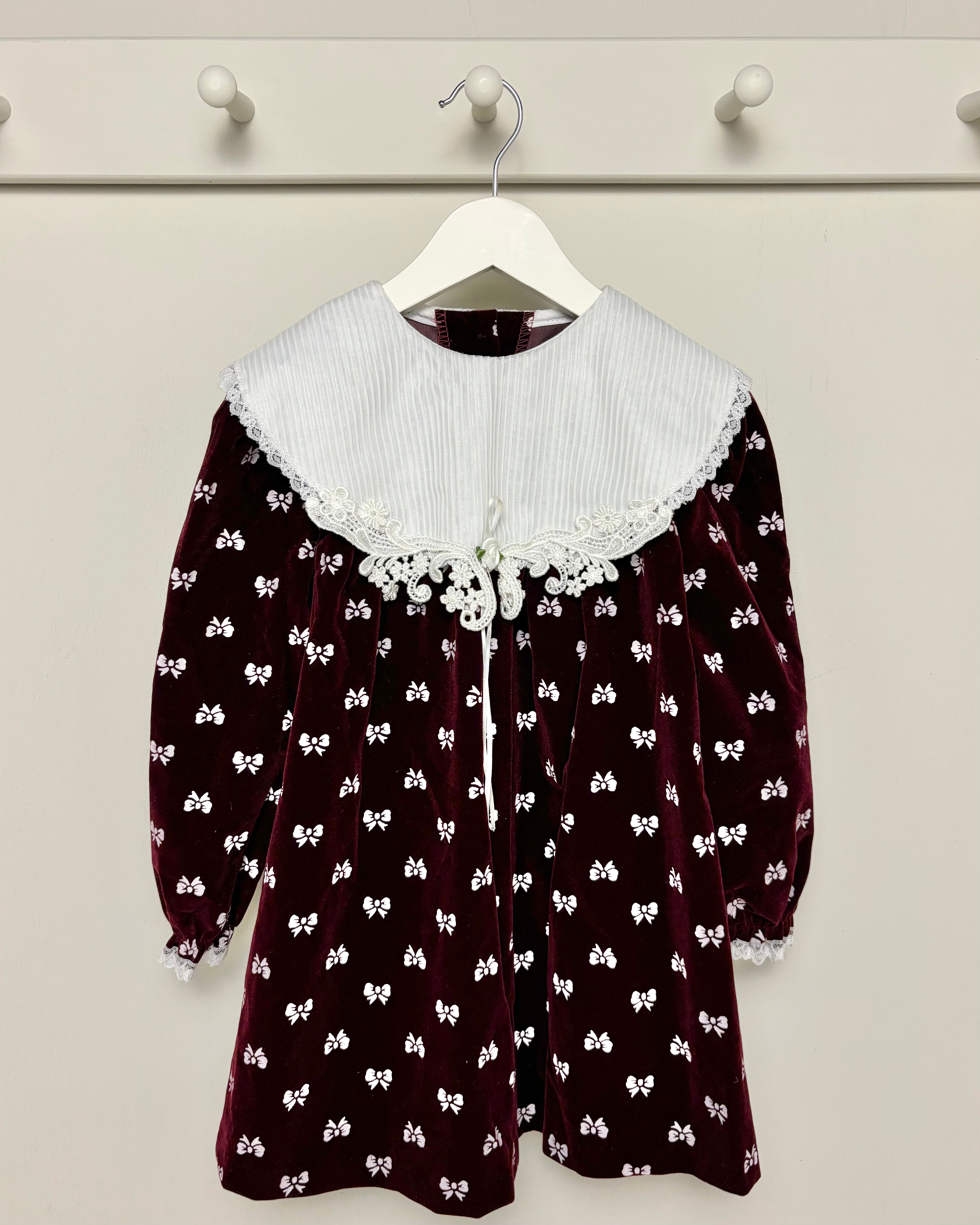 Vintage - Burgundy velvet bow dress 4Y